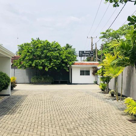 Bony'S Holiday Inn ネゴンボ エクステリア 写真