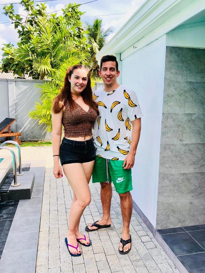 Bony'S Holiday Inn ネゴンボ エクステリア 写真