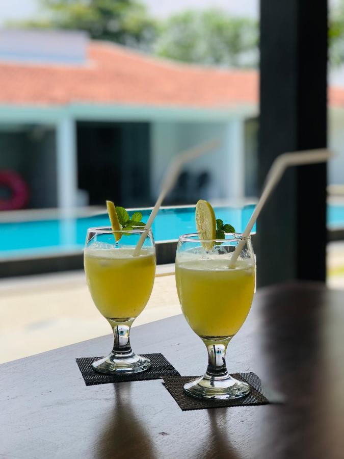Bony'S Holiday Inn ネゴンボ エクステリア 写真