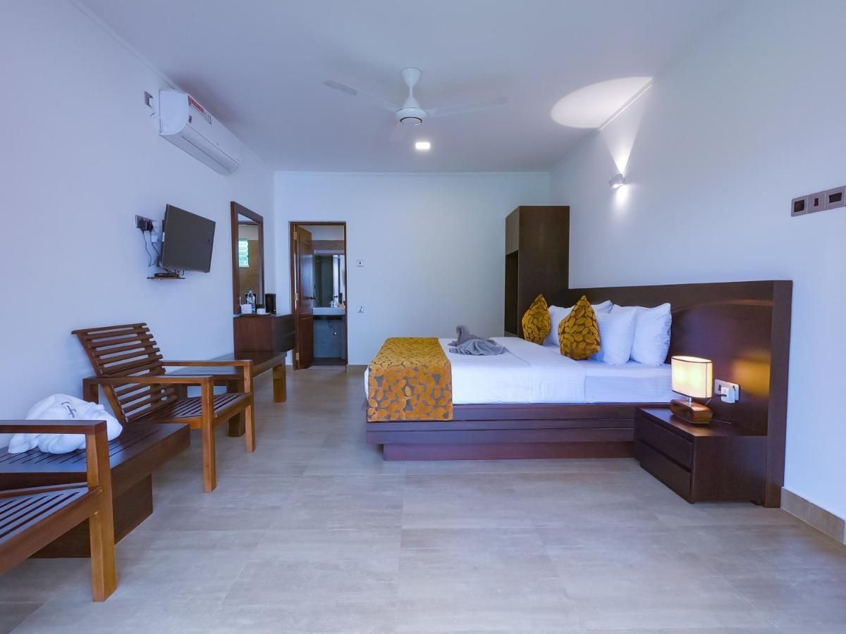 Bony'S Holiday Inn ネゴンボ エクステリア 写真